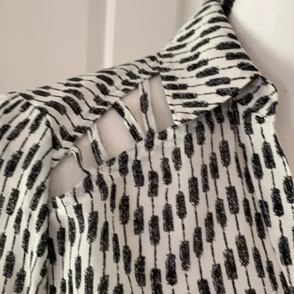 24:03 - Candies Button Down Blouse w/cut out shoulder - Picture 3 of 16